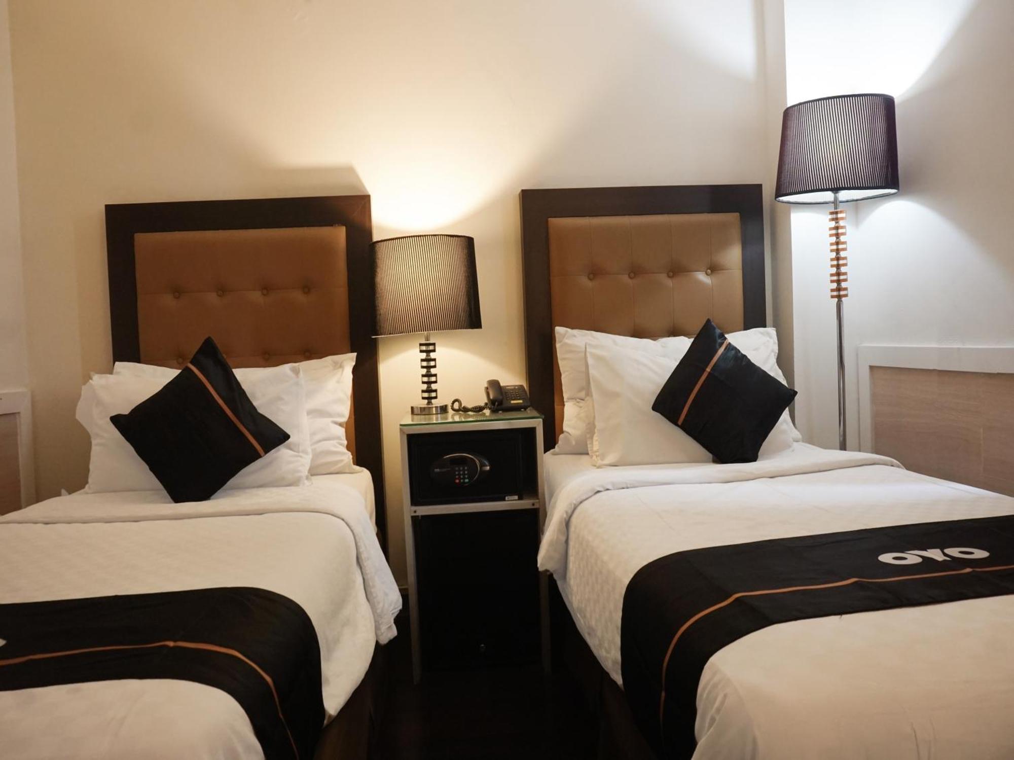 Hotel Super Oyo Townhouse Oak Grand Orienchi