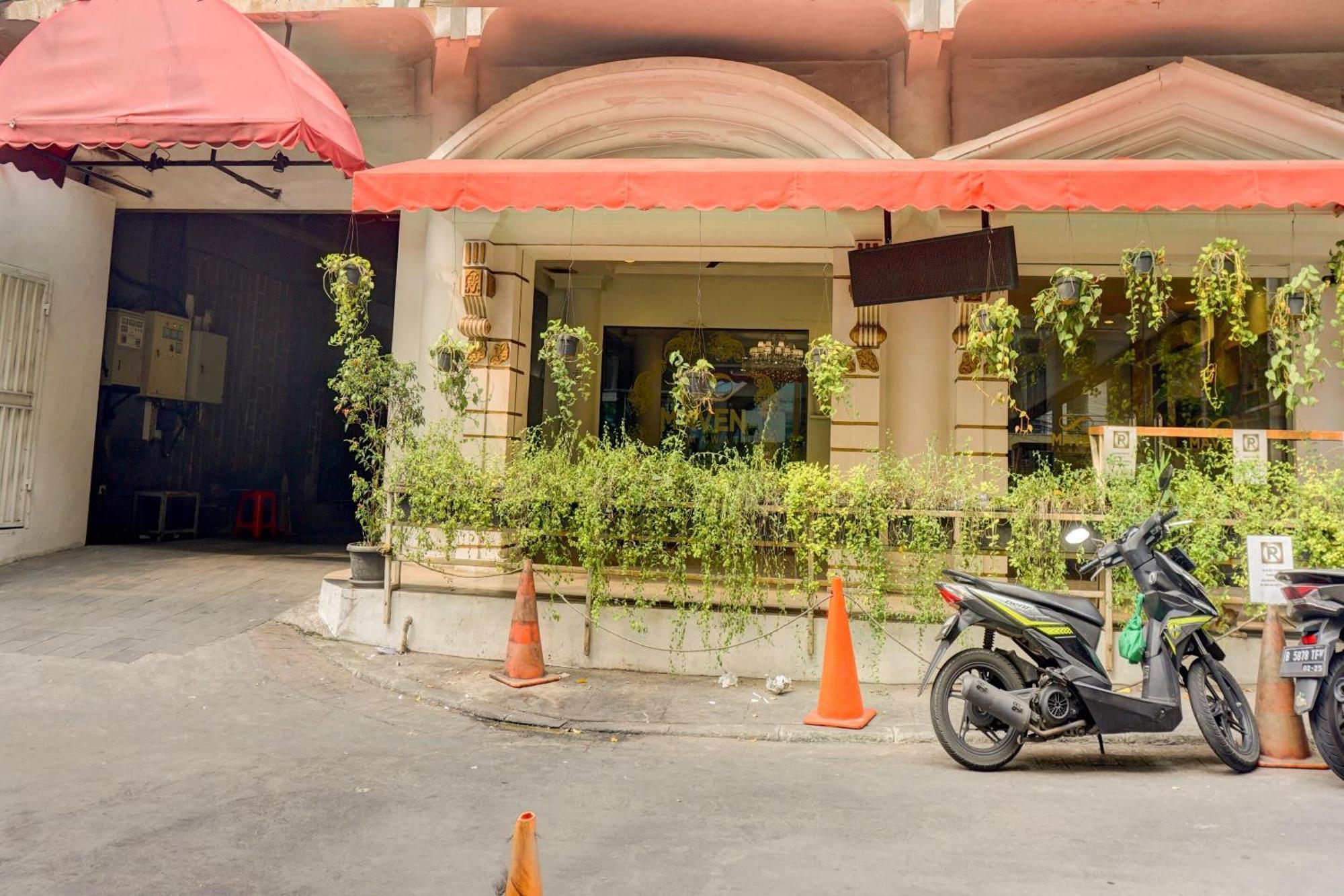 Super Oyo Townhouse Oak Grand Orienchi Jakarta