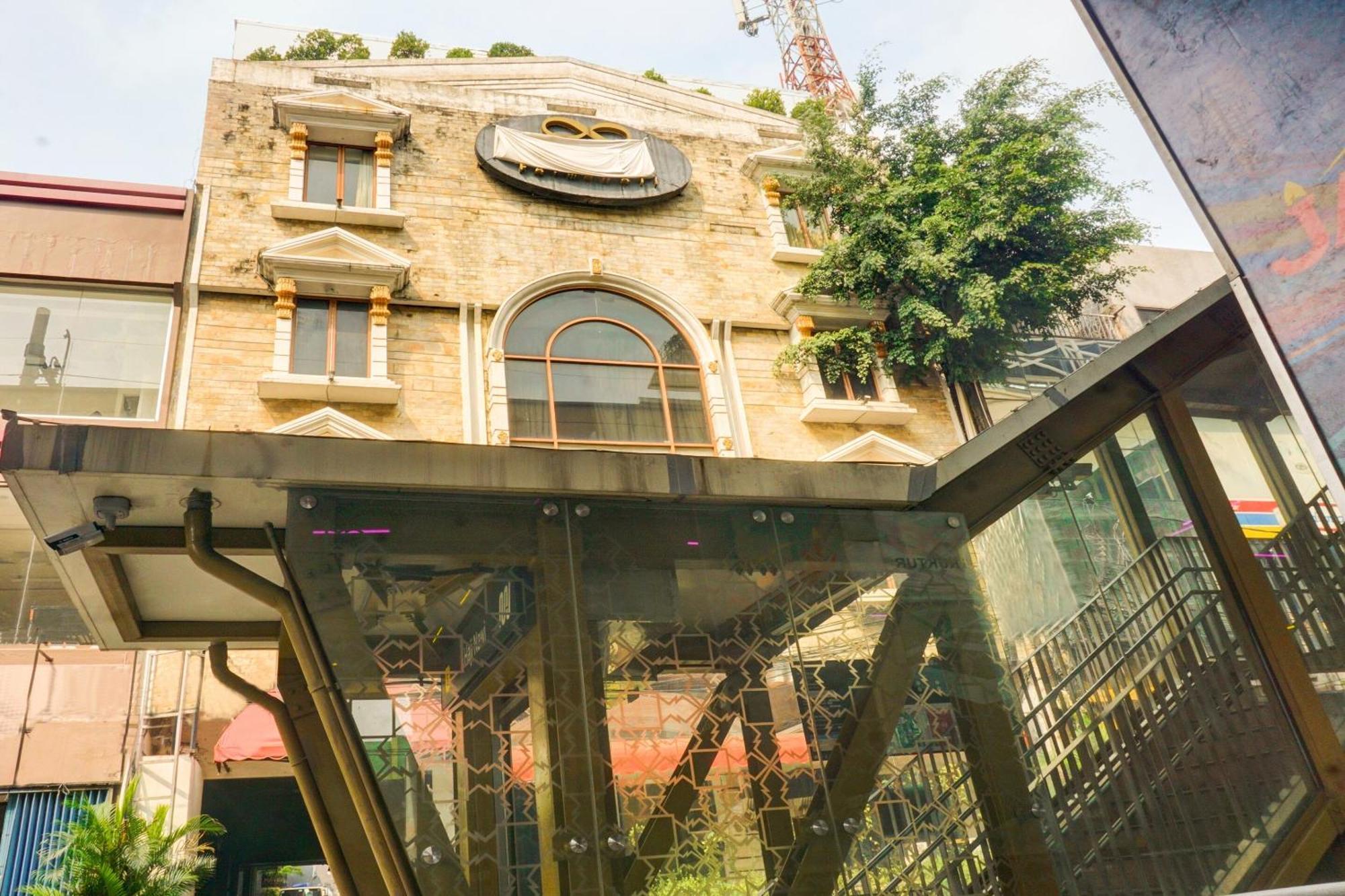 Super Oyo Townhouse Oak Grand Orienchi Hotel